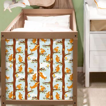 Möbelfolie Kinderzimmer - Niedliches Kindermuster mit Eichhörnchen und Vogelbabys