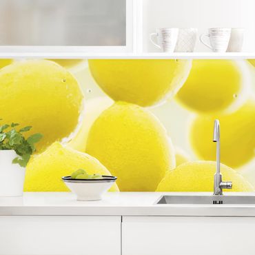 Küchenrückwand - Zitronen im Wasser