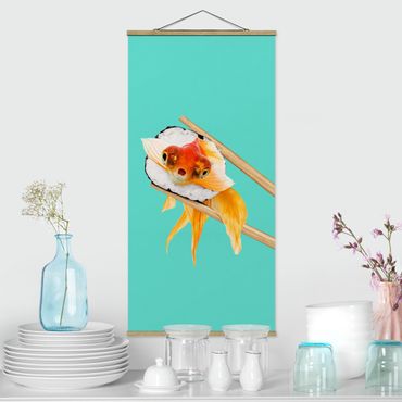 Stoffbild mit Posterleisten - Jonas Loose - Sushi mit Goldfisch - Hochformat 1:2