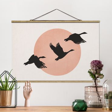 Stoffbild mit Posterleisten - Vögel vor rosa Sonne III - Querformat 3:2