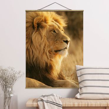 Stoffbild mit Posterleisten - Löwenkönig - Hochformat 3:4