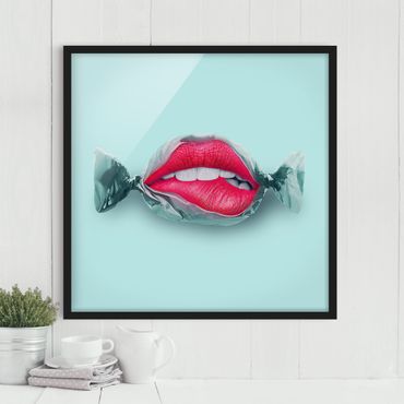 Bild mit Rahmen - Jonas Loose - Bonbon mit Lippen - Quadrat 1:1