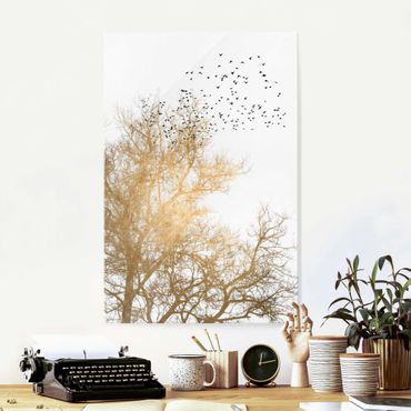 Glasbild - Vogelschwarm vor goldenem Baum - Hochformat 3:2