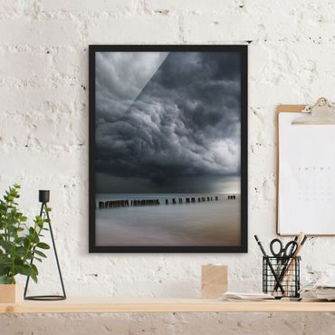 Bild mit Rahmen - Sturmwolken über der Ostsee - Hochformat 4:3