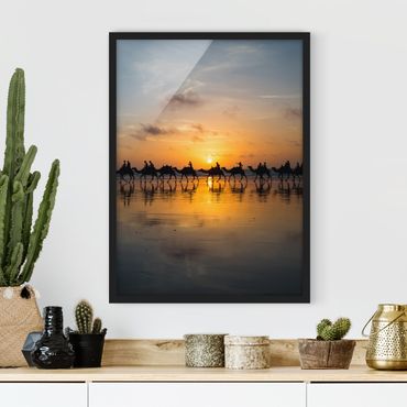 Bild mit Rahmen - Kamele im Sonnenuntergang - Hochformat 3:4