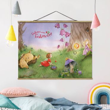 Stoffbild mit Posterleisten - Erdbeerinchen Erdbeerfee - Im Wald - Querformat 4:3