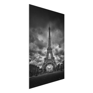 Forex Fine Art Print - Eiffelturm vor Wolken schwarz-weiß - Hochformat 3:2