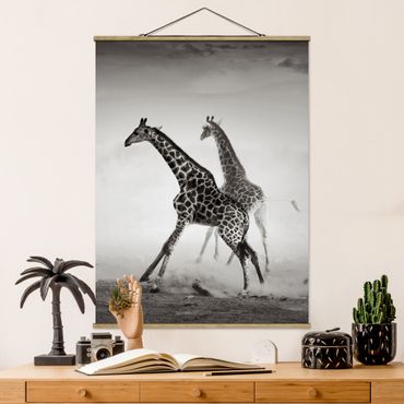 Stoffbild mit Posterleisten - Giraffenjagd - Hochformat 3:4