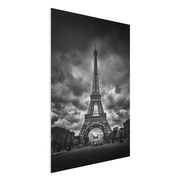 Forex Fine Art Print - Eiffelturm vor Wolken schwarz-weiß - Hochformat 4:3