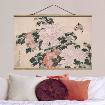 Stoffbild mit Posterleisten - Katsushika Hokusai - Rosa Pfingstrosen mit Schmetterling - Querformat 3:2