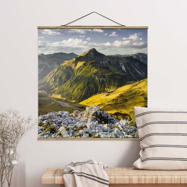 Stoffbild mit Posterleisten - Berge und Tal der Lechtaler Alpen in Tirol - Quadrat 1:1