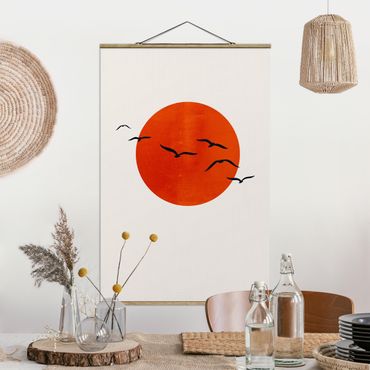 Stoffbild mit Posterleisten - Vogelschwarm vor roter Sonne I - Hochformat 2:3