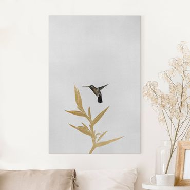 Leinwandbild - Kolibri und tropische goldene Blüte II - Hochformat 2:3