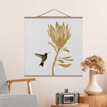 Stoffbild mit Posterleisten - Kolibri und tropische goldene Blüte - Quadrat 1:1