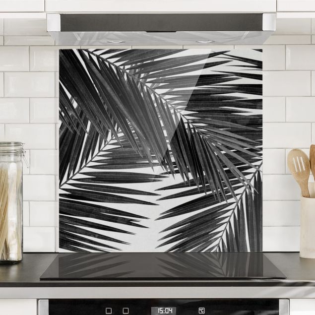 Küche Dekoration Blick durch Palmenblätter schwarz weiß