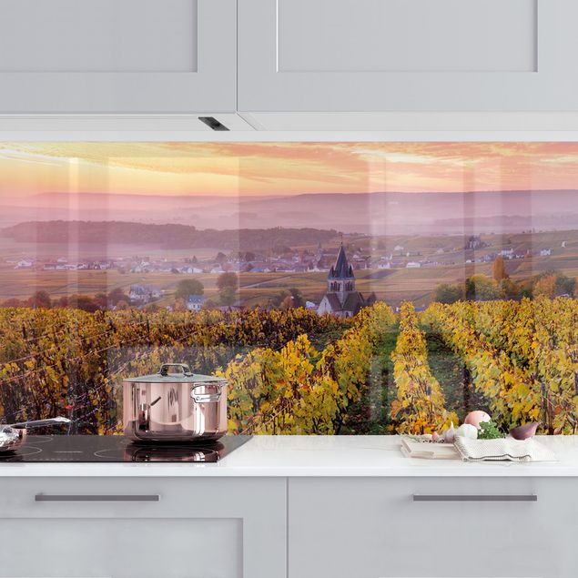 Wanddeko Küche Weinplantage bei Sonnenuntergang