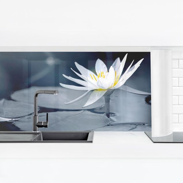 Küchenrückwände Blumen Lotus Spiegelung im Wasser