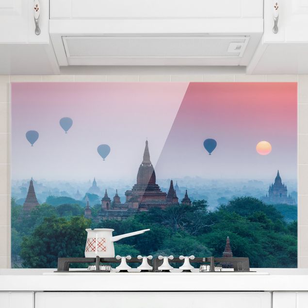 Küche Dekoration Heißluftballons über Tempelanlage