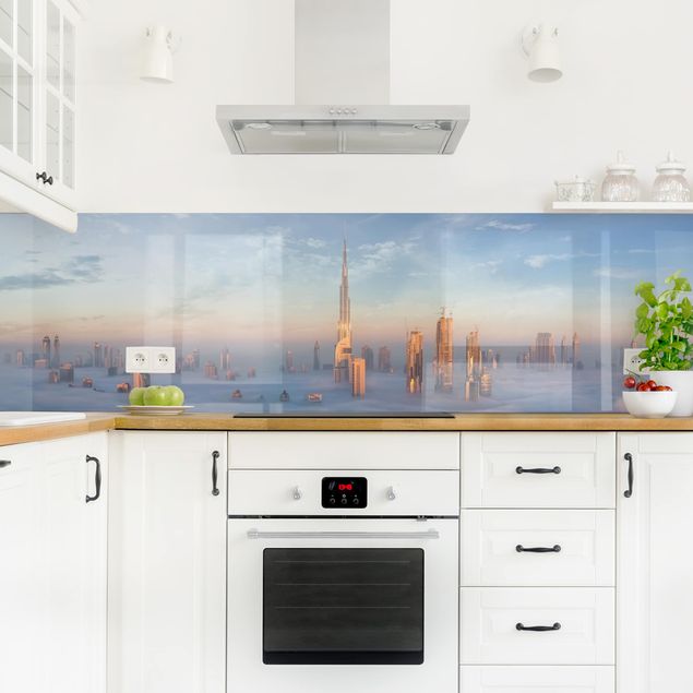 Glasrückwand Küche Dubai über den Wolken