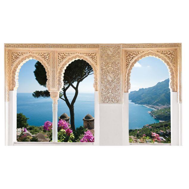 Küche Dekoration Verzierte Fenster Ausblick vom Garten aufs Meer