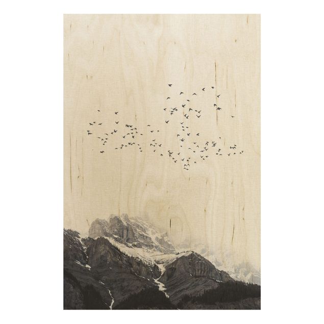 Holzbilder Landschaften Vogelschwarm vor Bergen Schwarz Weiß