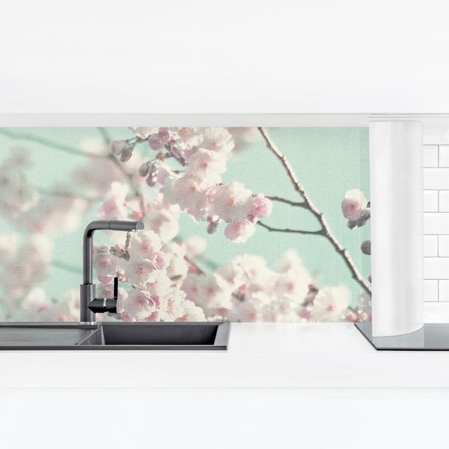 Küchenrückwand Folie Blumen Kirschblütentanz auf Leinenstruktur
