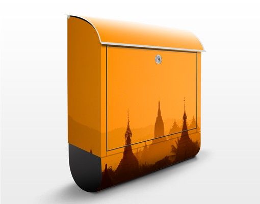 Postkasten orange Tempelstadt in Myanmar