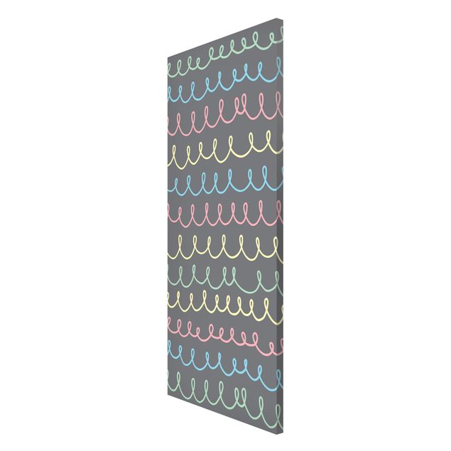 Magnettafel - Gezeichnete Pastellfarbene Kringellinien auf Grau - Panorama Hochformat