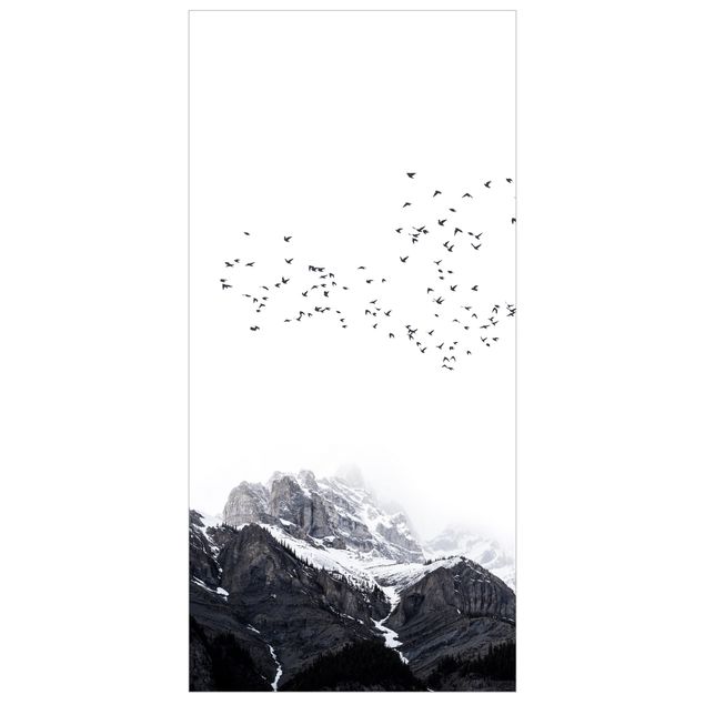 Raumteiler Vogelschwarm vor Bergen Schwarz Weiß
