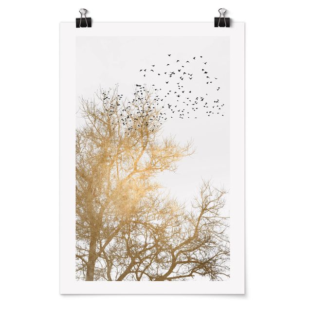 Kunstdrucke Poster Vogelschwarm vor goldenem Baum