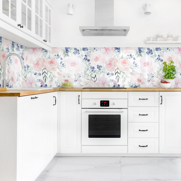Glasrückwand Küche Rosa Rosen mit Blaubeeren vor Weiß II