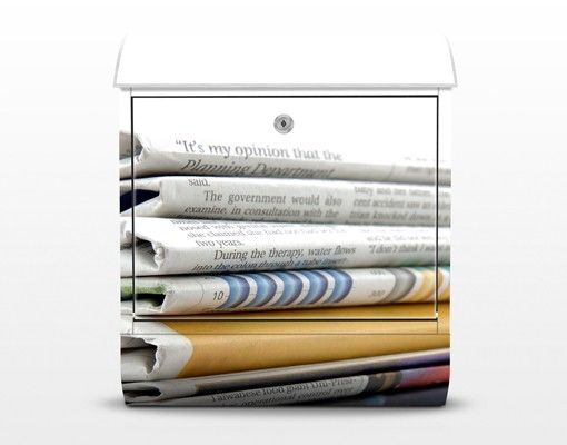 Briefkasten Design Zeitungsstapel