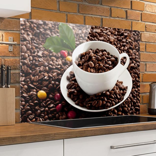 Wanddeko Küche Kaffeetasse mit gerösteten Kaffeebohnen