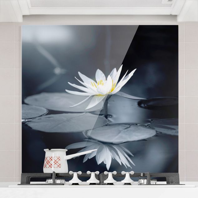Küchen Deko Lotus Spiegelung im Wasser