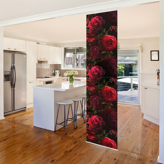 Wanddeko Küche Rote Rosen vor Schwarz