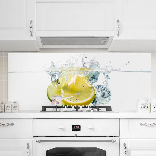 Wanddeko Küche Zitrone und Limette im Wasser
