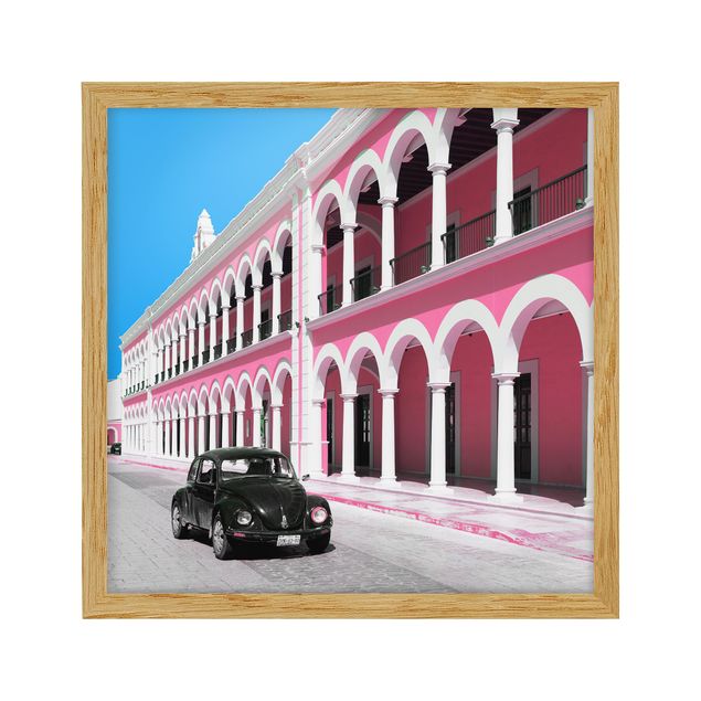 Gerahmte Kunstdrucke Schwarzer Beetle Pinke Fassade