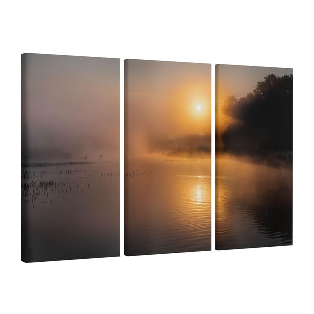 Leinwandbilder Naturmotive Sonnenaufgang am See mit Rehen im Nebel