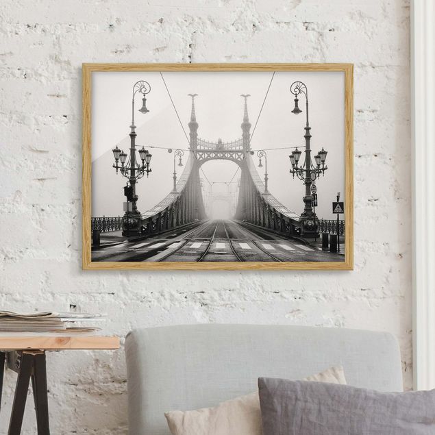 gerahmte Bilder schwarz-weiß Brücke in Budapest