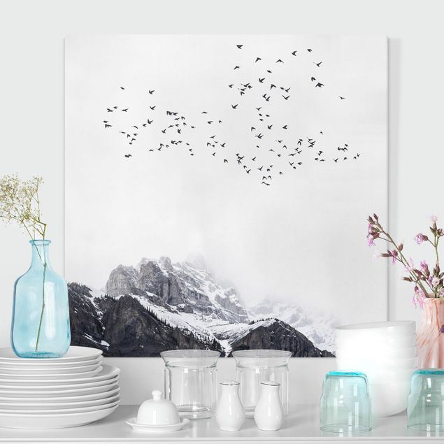 Küche Dekoration Vogelschwarm vor Bergen Schwarz Weiß