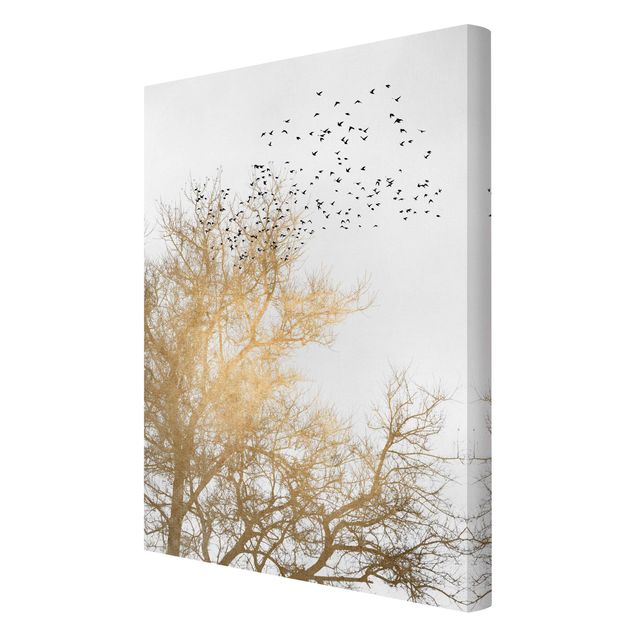 Leinwand Natur Vogelschwarm vor goldenem Baum