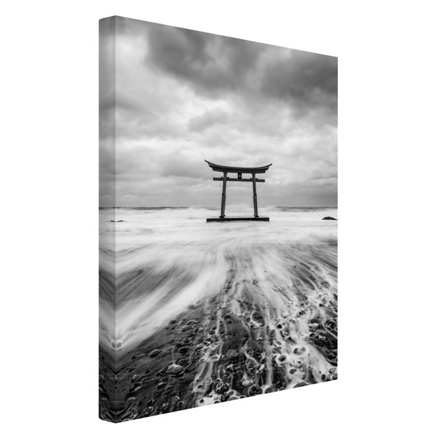Leinwand schwarz-weiß Japanisches Torii im Meer