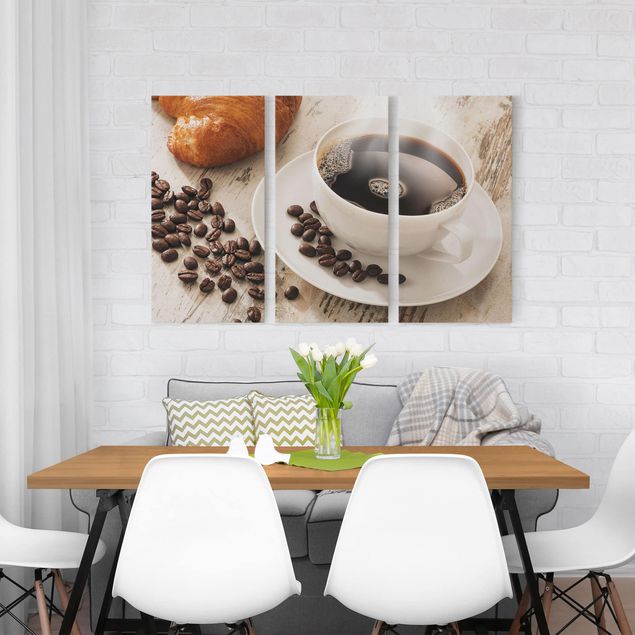 Wandbilder Berge Dampfende Kaffeetasse mit Kaffeebohnen