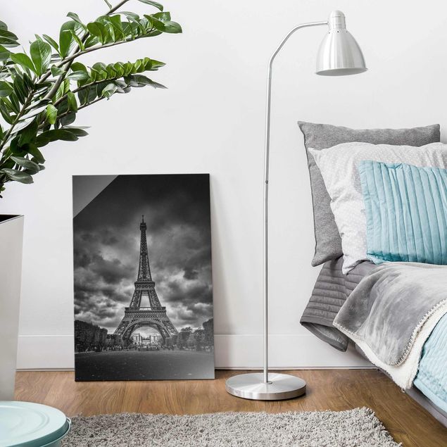 Glasbilder Paris Eiffelturm vor Wolken schwarz-weiß