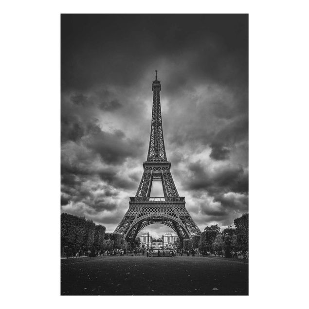 Glasbilder Städte Eiffelturm vor Wolken schwarz-weiß