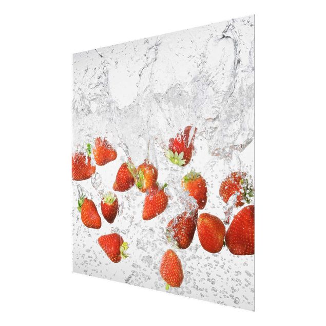 Glas Wandbilder Frische Erdbeeren im Wasser