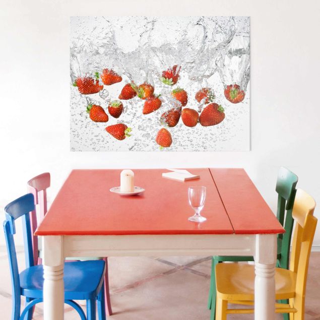Wandbilder Früchte Frische Erdbeeren im Wasser