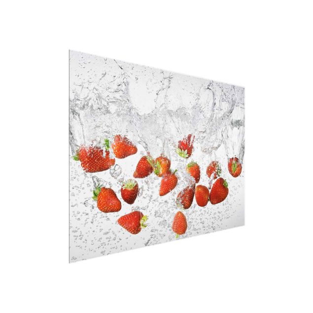 Wandbilder Floral Frische Erdbeeren im Wasser