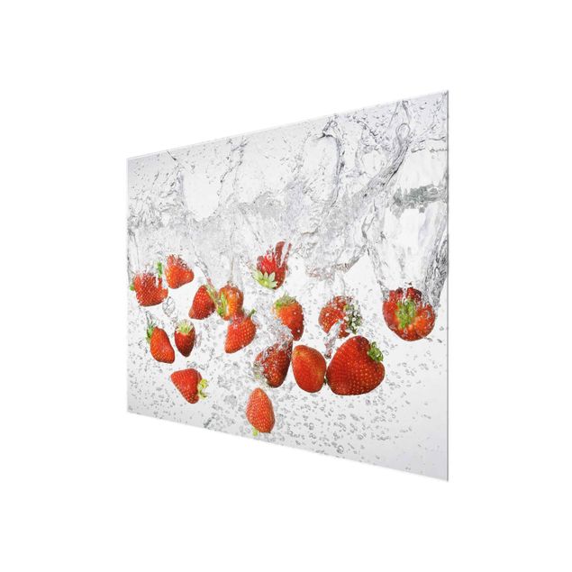 Bilder auf Glas Frische Erdbeeren im Wasser