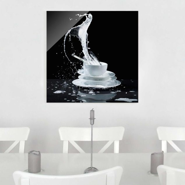 Glasbilder Schwarz-Weiß Geschirr mit Spülmittel-Splash